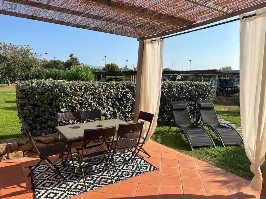 Casa Smeralda: Con Giardino E Vicino Al Mare Punta Molara Bagian luar foto