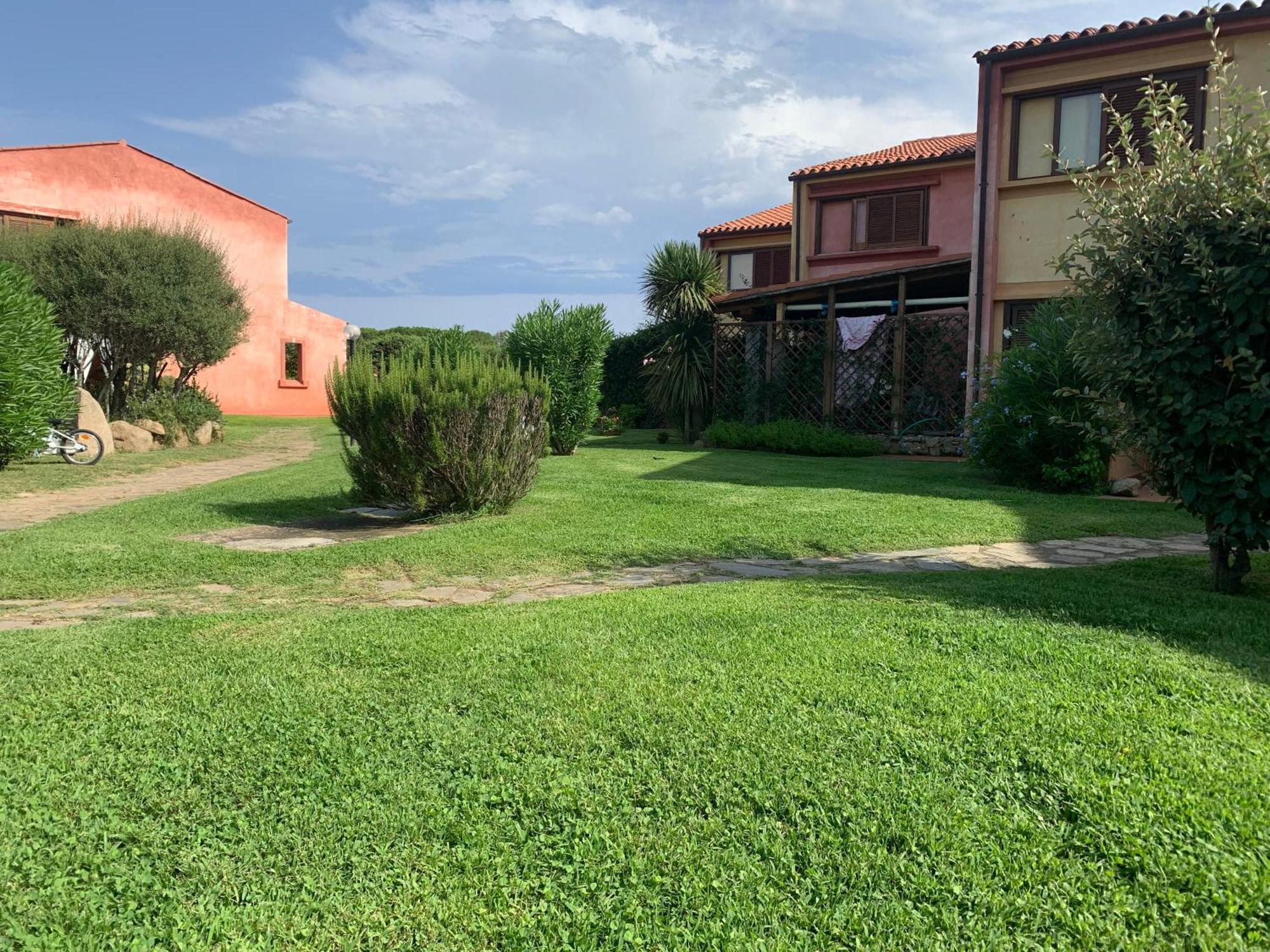 Casa Smeralda: Con Giardino E Vicino Al Mare Punta Molara Bagian luar foto