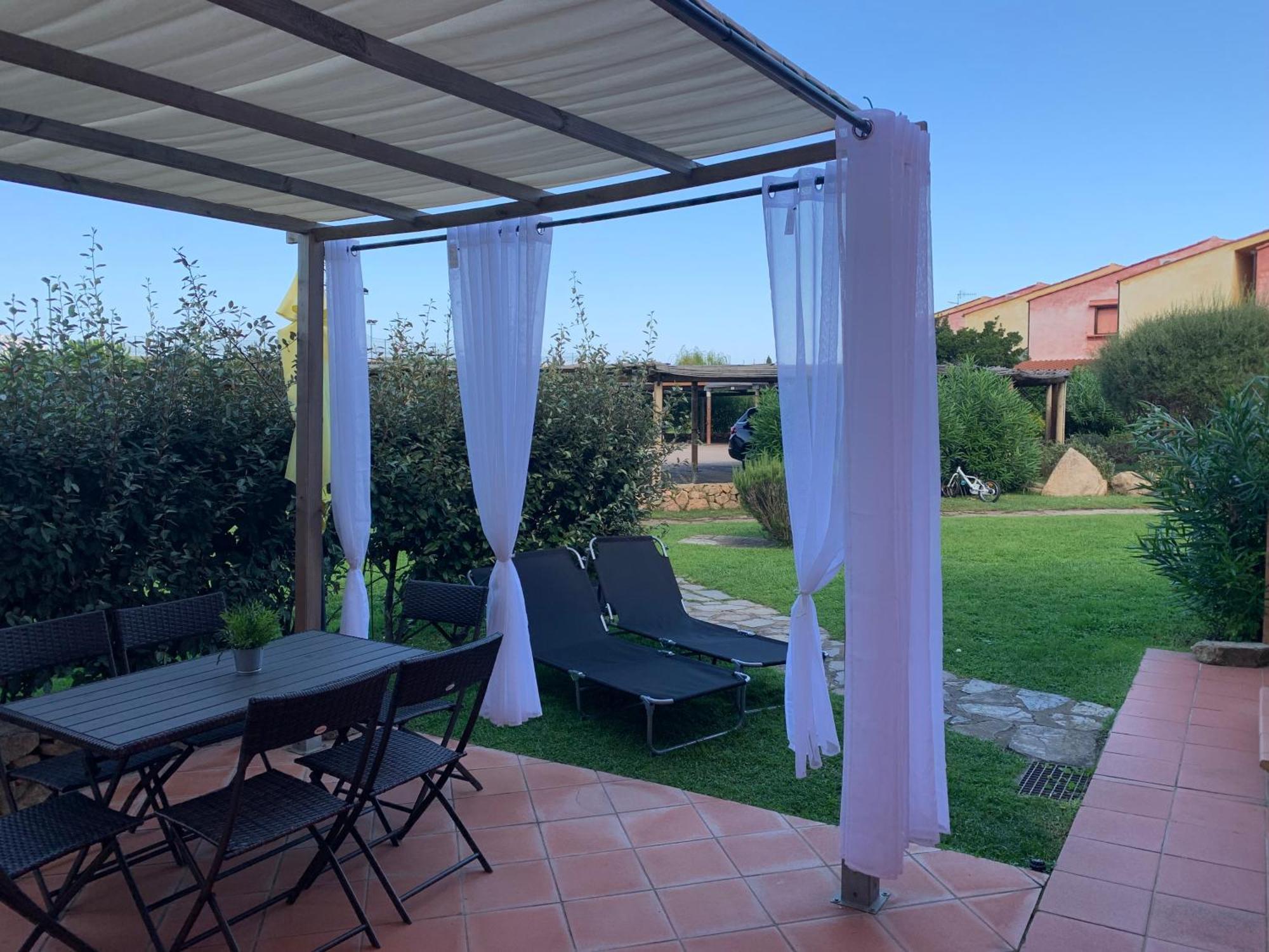 Casa Smeralda: Con Giardino E Vicino Al Mare Punta Molara Bagian luar foto