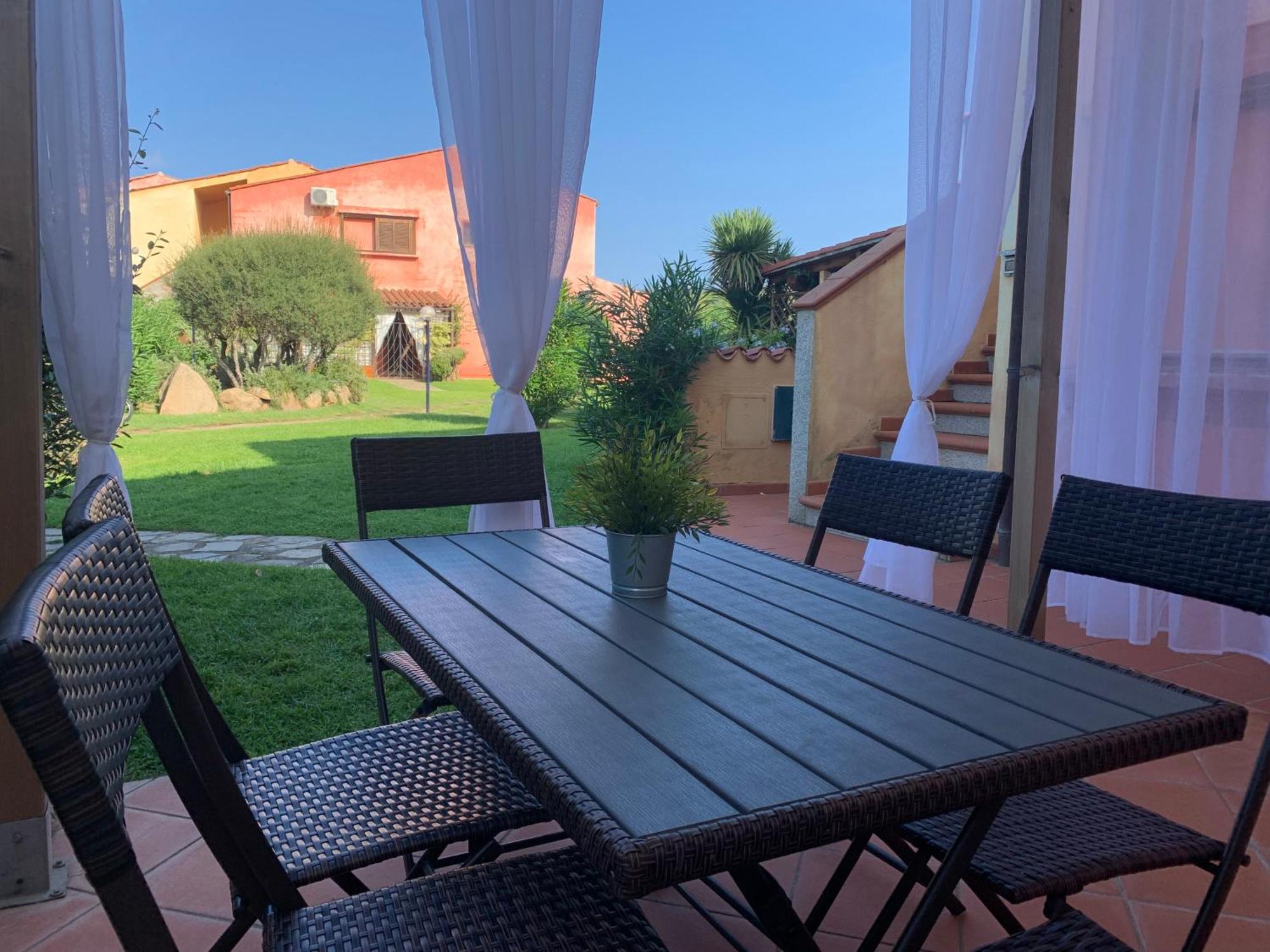 Casa Smeralda: Con Giardino E Vicino Al Mare Punta Molara Bagian luar foto
