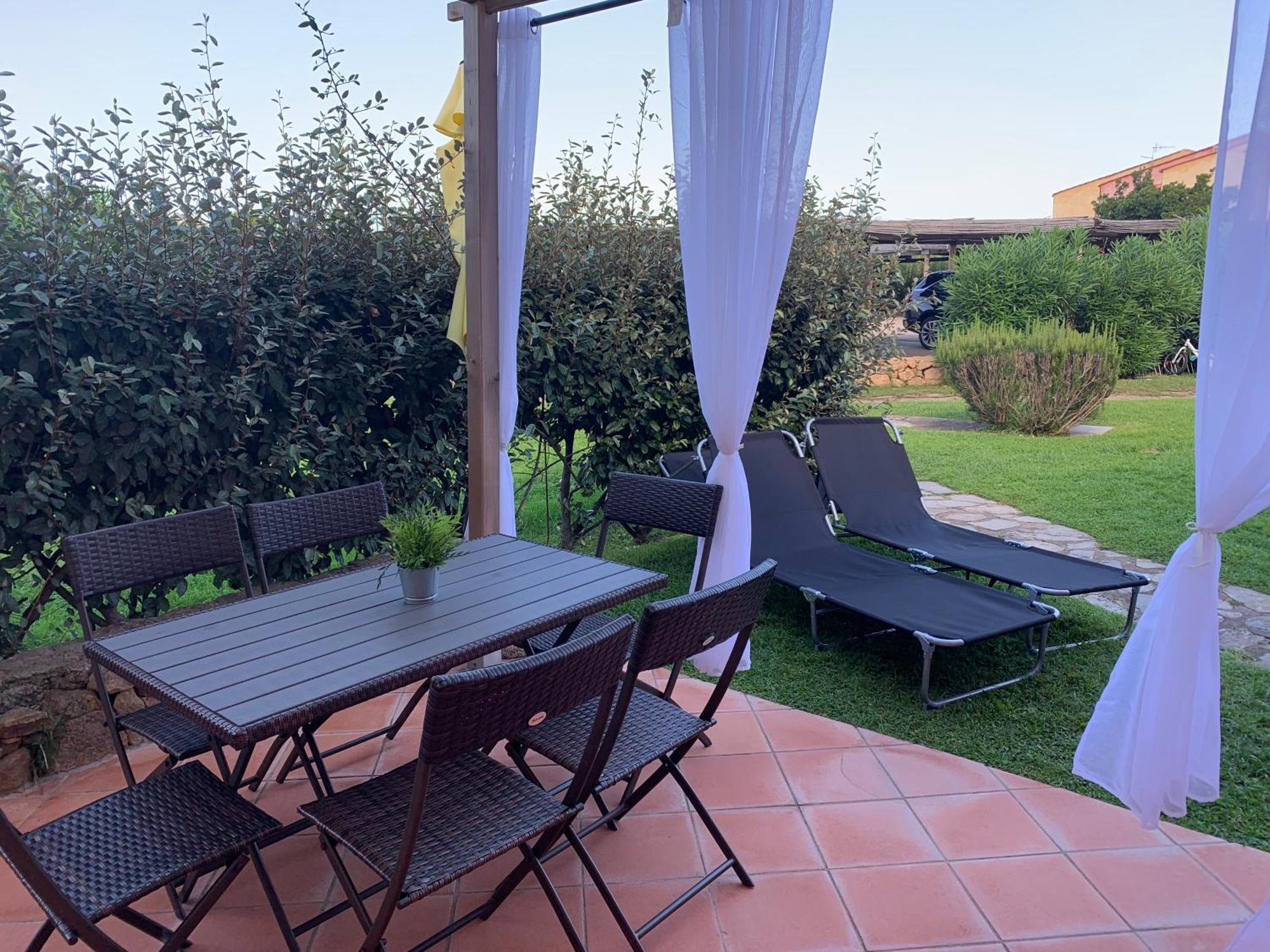Casa Smeralda: Con Giardino E Vicino Al Mare Punta Molara Bagian luar foto